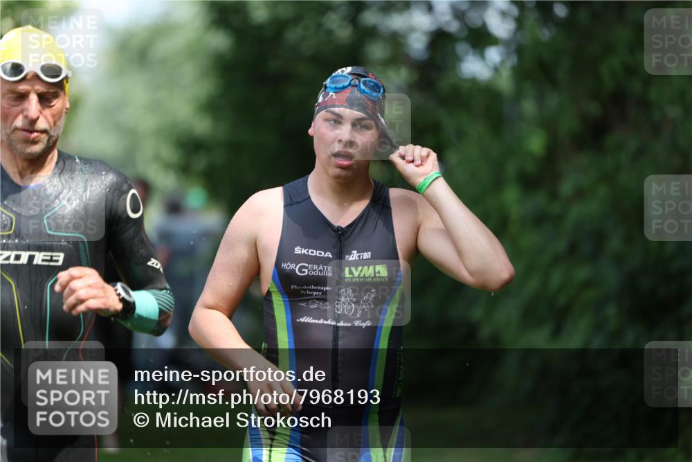 15.06.2025 - 7 Türme Triathlon Michael Strokosch http://msf.ph/oto/7968193 15.06.2025 12:54:19 Schwimmen 707, 734, 802, 930, 978, 990, 996, 1006, 1016, 1045, 1181 meine-sportfotos.de