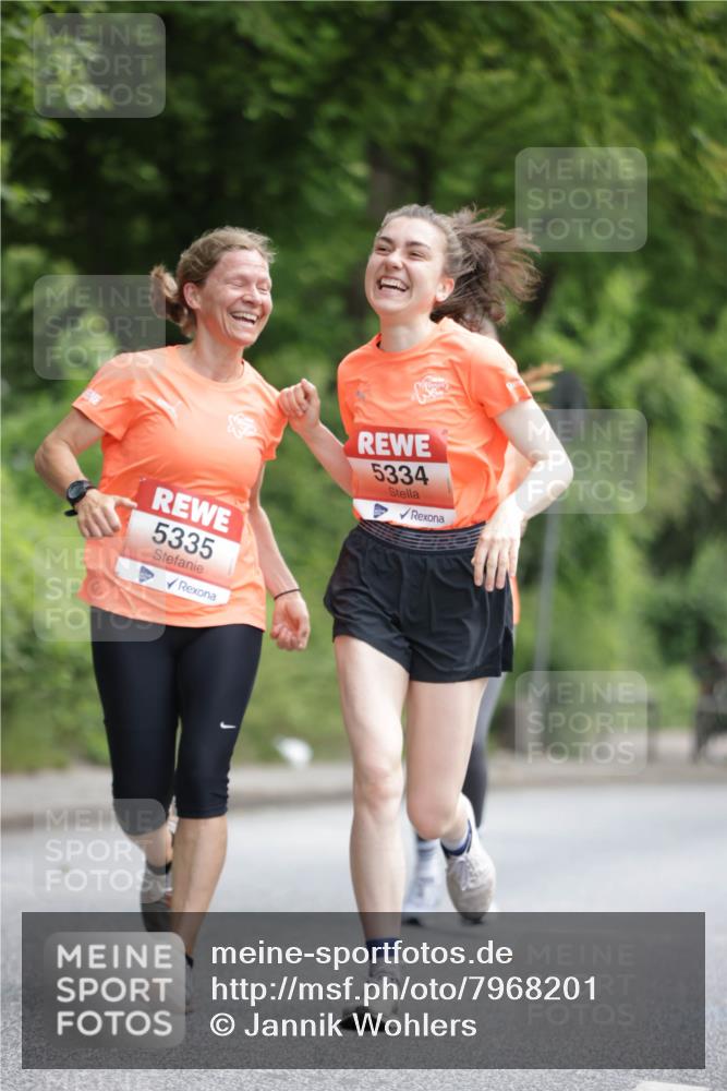 15.06.2025 - REWE Women's Run Jannik Wohlers http://msf.ph/oto/7968201 15.06.2025 10:03:21 Laufen 5335, 5334 meine-sportfotos.de