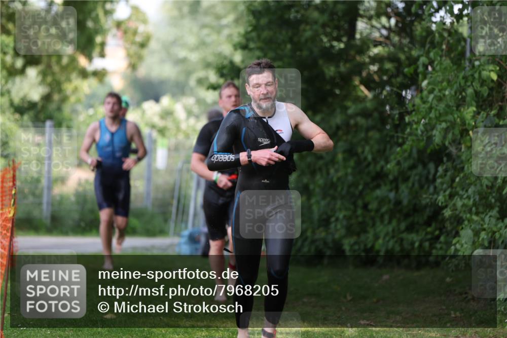 15.06.2025 - 7 Türme Triathlon Michael Strokosch http://msf.ph/oto/7968205 15.06.2025 12:54:21 Schwimmen 707, 734, 802, 930, 978, 990, 996, 1006, 1016, 1045, 1105, 1181 meine-sportfotos.de