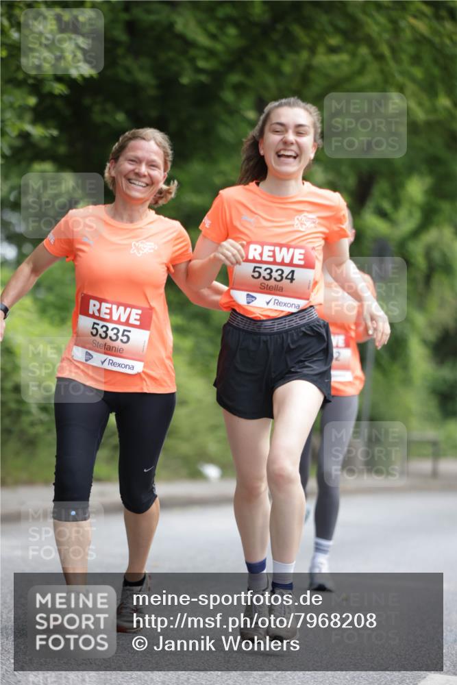 15.06.2025 - REWE Women's Run Jannik Wohlers http://msf.ph/oto/7968208 15.06.2025 10:03:21 Laufen 5335, 240, 5334 meine-sportfotos.de