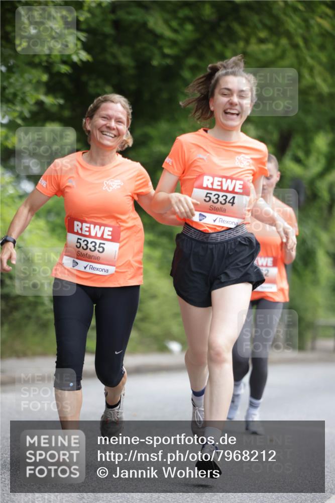 15.06.2025 - REWE Women's Run Jannik Wohlers http://msf.ph/oto/7968212 15.06.2025 10:03:21 Laufen 5335, 5334, 2 meine-sportfotos.de