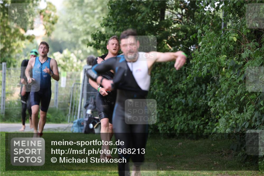 15.06.2025 - 7 Türme Triathlon Michael Strokosch http://msf.ph/oto/7968213 15.06.2025 12:54:21 Schwimmen 707, 734, 802, 930, 978, 990, 996, 1006, 1016, 1045, 1105, 1181 meine-sportfotos.de