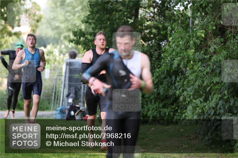 15.06.2025 - 7 Türme Triathlon Michael Strokosch http://msf.ph/oto/7968216 15.06.2025 12:54:22 Schwimmen 707, 734, 802, 930, 978, 990, 996, 998, 1006, 1016, 1045, 1105, 1181 meine-sportfotos.de