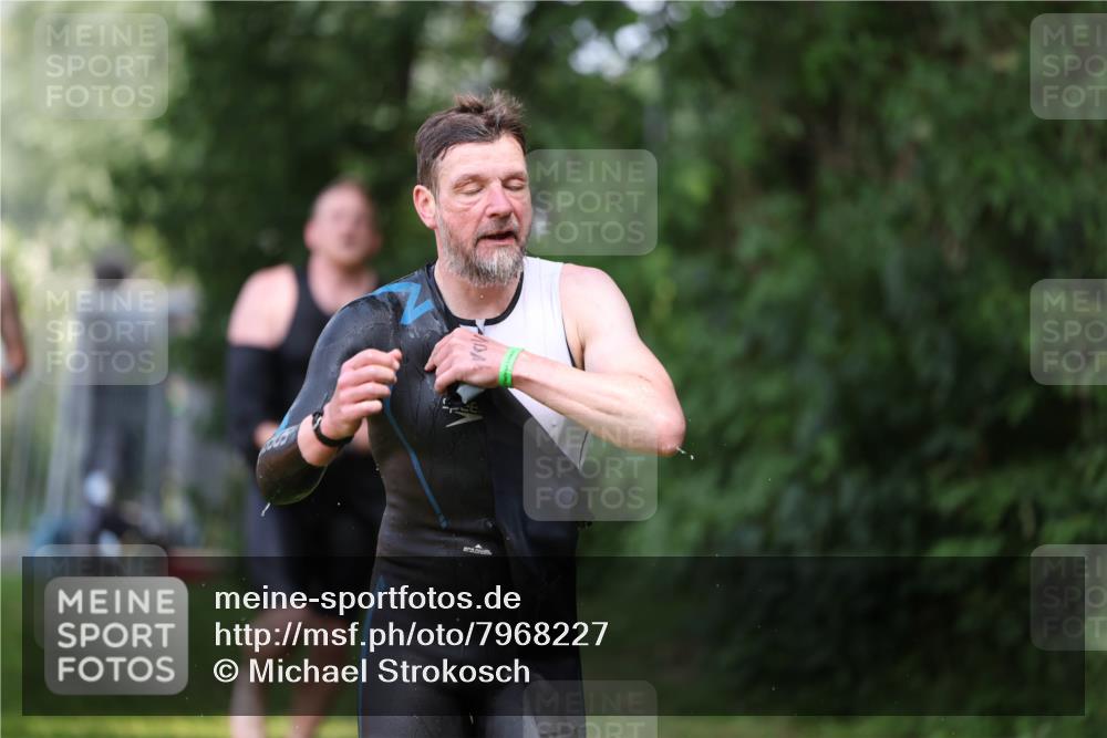 15.06.2025 - 7 Türme Triathlon Michael Strokosch http://msf.ph/oto/7968227 15.06.2025 12:54:23 Schwimmen 707, 734, 802, 930, 978, 990, 996, 998, 1006, 1016, 1045, 1104, 1105 meine-sportfotos.de