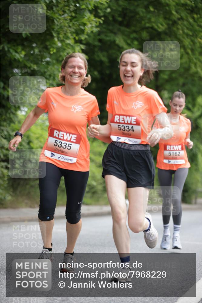 15.06.2025 - REWE Women's Run Jannik Wohlers http://msf.ph/oto/7968229 15.06.2025 10:03:21 Laufen 5335, 5334, 5162 meine-sportfotos.de