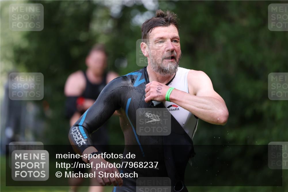 15.06.2025 - 7 Türme Triathlon Michael Strokosch http://msf.ph/oto/7968237 15.06.2025 12:54:23 Schwimmen 707, 734, 802, 930, 978, 990, 996, 998, 1006, 1016, 1045, 1104, 1105 meine-sportfotos.de
