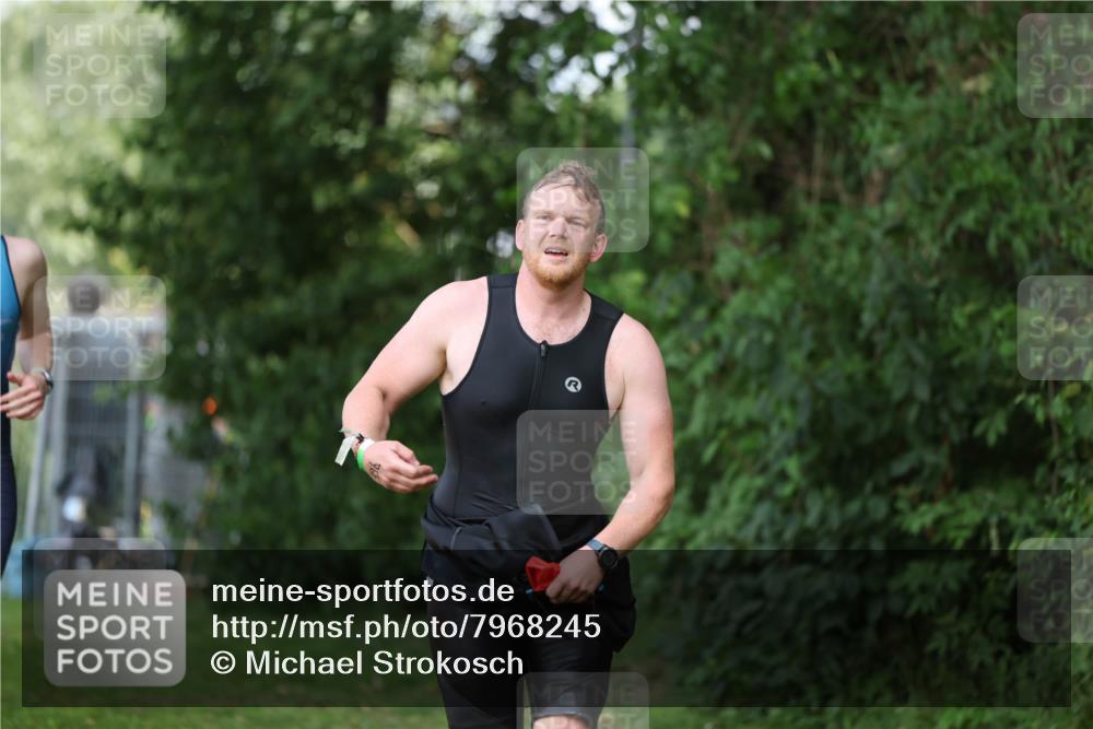 15.06.2025 - 7 Türme Triathlon Michael Strokosch http://msf.ph/oto/7968245 15.06.2025 12:54:24 Schwimmen 707, 734, 802, 930, 978, 990, 996, 998, 1006, 1016, 1045, 1104, 1105 meine-sportfotos.de