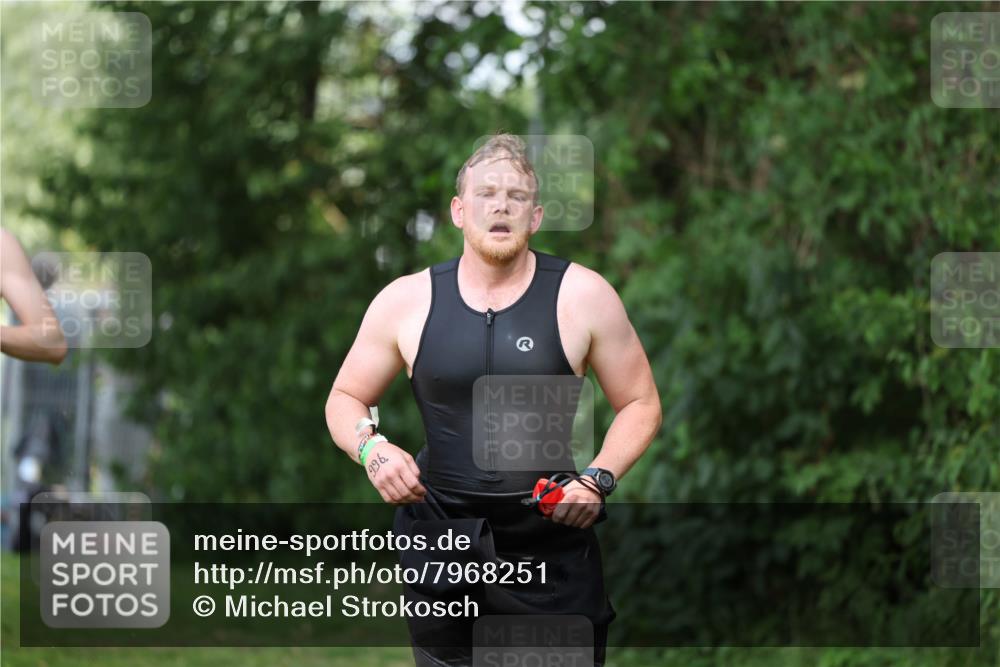 15.06.2025 - 7 Türme Triathlon Michael Strokosch http://msf.ph/oto/7968251 15.06.2025 12:54:25 Schwimmen 707, 734, 802, 930, 978, 990, 996, 998, 1006, 1016, 1045, 1104, 1105 meine-sportfotos.de