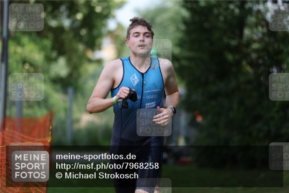 15.06.2025 - 7 Türme Triathlon Michael Strokosch http://msf.ph/oto/7968258 15.06.2025 12:54:26 Schwimmen 707, 734, 802, 930, 978, 990, 996, 998, 1006, 1016, 1104, 1105 meine-sportfotos.de