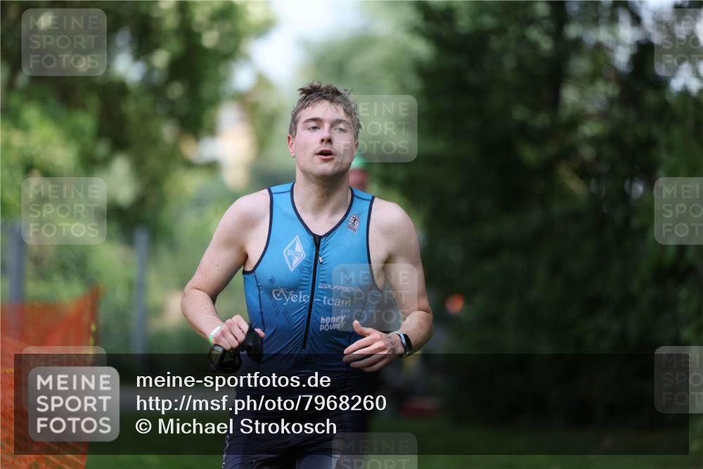 15.06.2025 - 7 Türme Triathlon Michael Strokosch http://msf.ph/oto/7968260 15.06.2025 12:54:26 Schwimmen 707, 734, 802, 930, 978, 990, 996, 998, 1006, 1016, 1104, 1105 meine-sportfotos.de