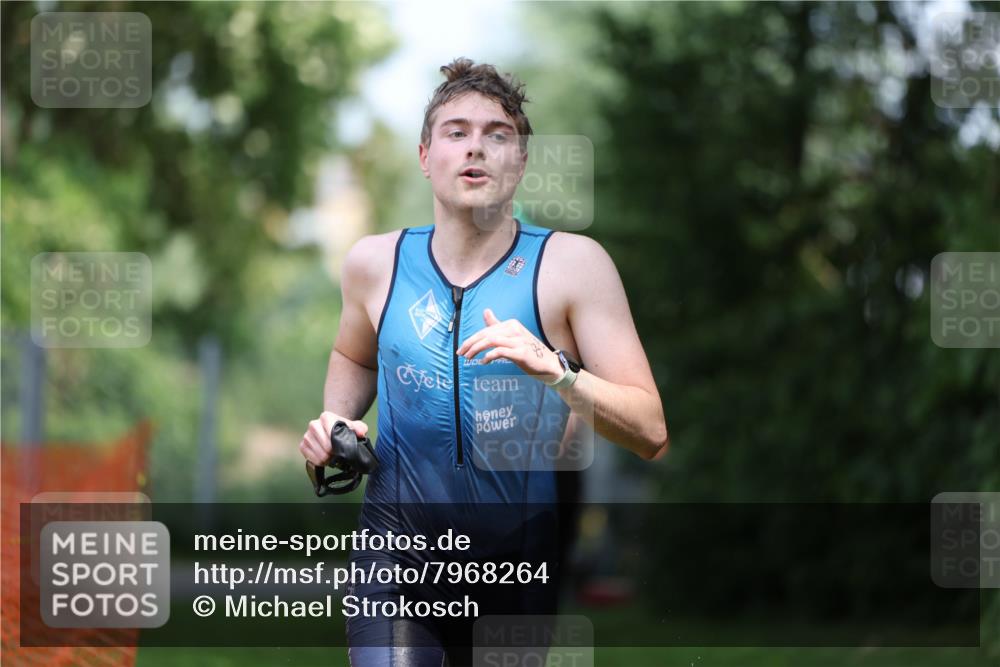 15.06.2025 - 7 Türme Triathlon Michael Strokosch http://msf.ph/oto/7968264 15.06.2025 12:54:26 Schwimmen 707, 734, 802, 930, 978, 990, 996, 998, 1006, 1016, 1104, 1105 meine-sportfotos.de
