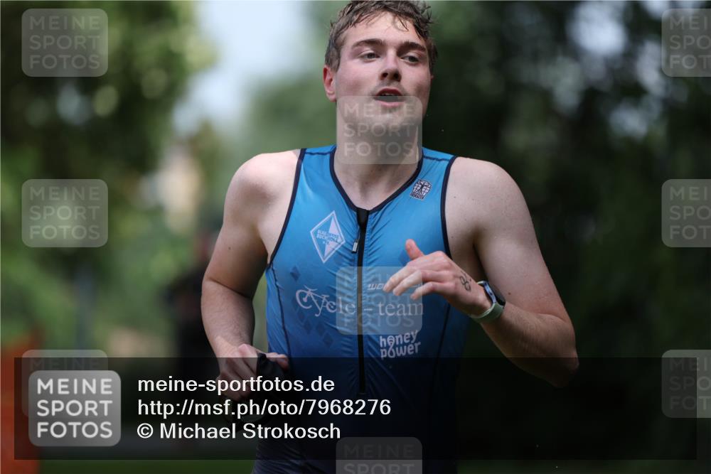 15.06.2025 - 7 Türme Triathlon Michael Strokosch http://msf.ph/oto/7968276 15.06.2025 12:54:27 Schwimmen 707, 734, 740, 802, 930, 978, 990, 996, 998, 1006, 1016, 1104, 1105 meine-sportfotos.de