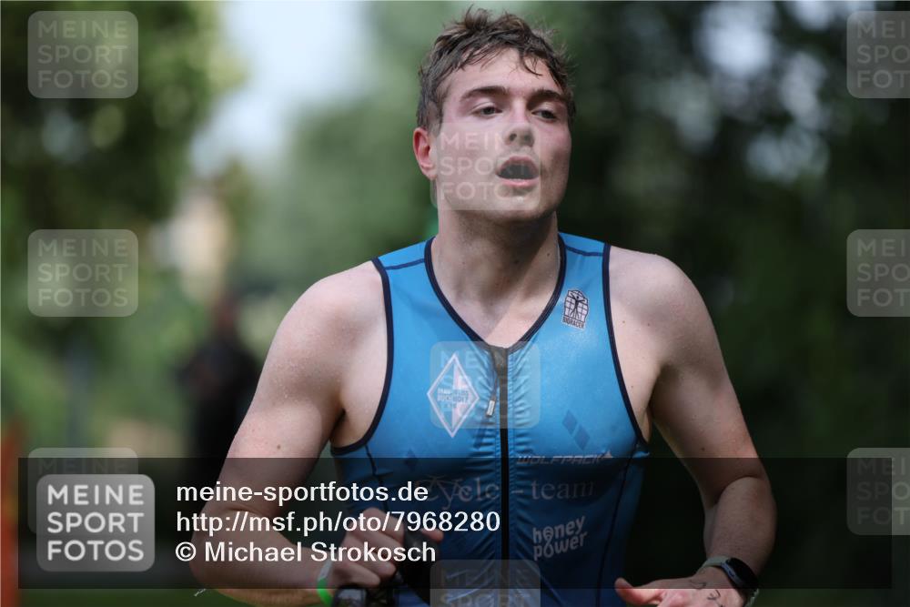 15.06.2025 - 7 Türme Triathlon Michael Strokosch http://msf.ph/oto/7968280 15.06.2025 12:54:27 Schwimmen 707, 734, 740, 802, 930, 978, 990, 996, 998, 1006, 1016, 1104, 1105 meine-sportfotos.de