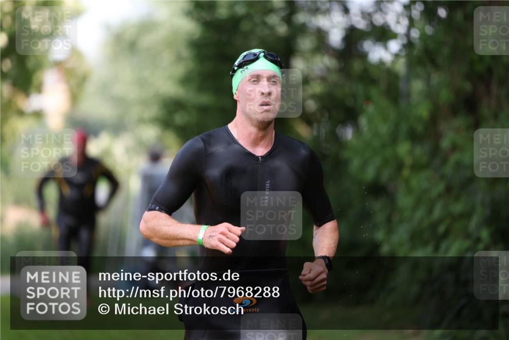 15.06.2025 - 7 Türme Triathlon Michael Strokosch http://msf.ph/oto/7968288 15.06.2025 12:54:29 Schwimmen 707, 734, 740, 802, 930, 978, 996, 998, 1006, 1016, 1104, 1105 meine-sportfotos.de