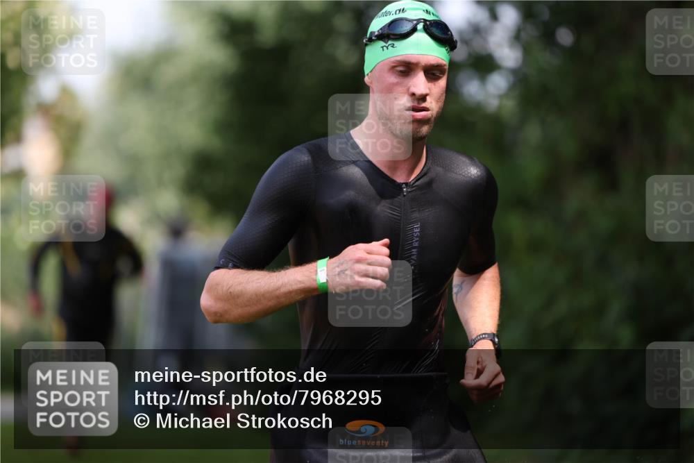 15.06.2025 - 7 Türme Triathlon Michael Strokosch http://msf.ph/oto/7968295 15.06.2025 12:54:29 Schwimmen 707, 734, 740, 802, 930, 978, 996, 998, 1006, 1016, 1104, 1105 meine-sportfotos.de