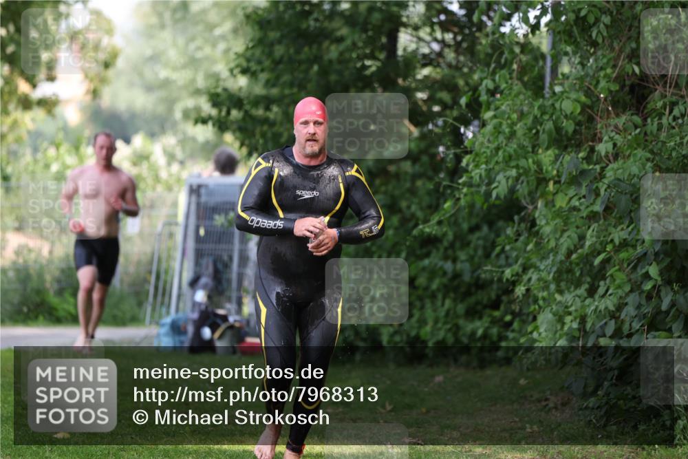 15.06.2025 - 7 Türme Triathlon Michael Strokosch http://msf.ph/oto/7968313 15.06.2025 12:54:32 Schwimmen 707, 734, 740, 802, 916, 978, 996, 998, 1006, 1016, 1104, 1105 meine-sportfotos.de