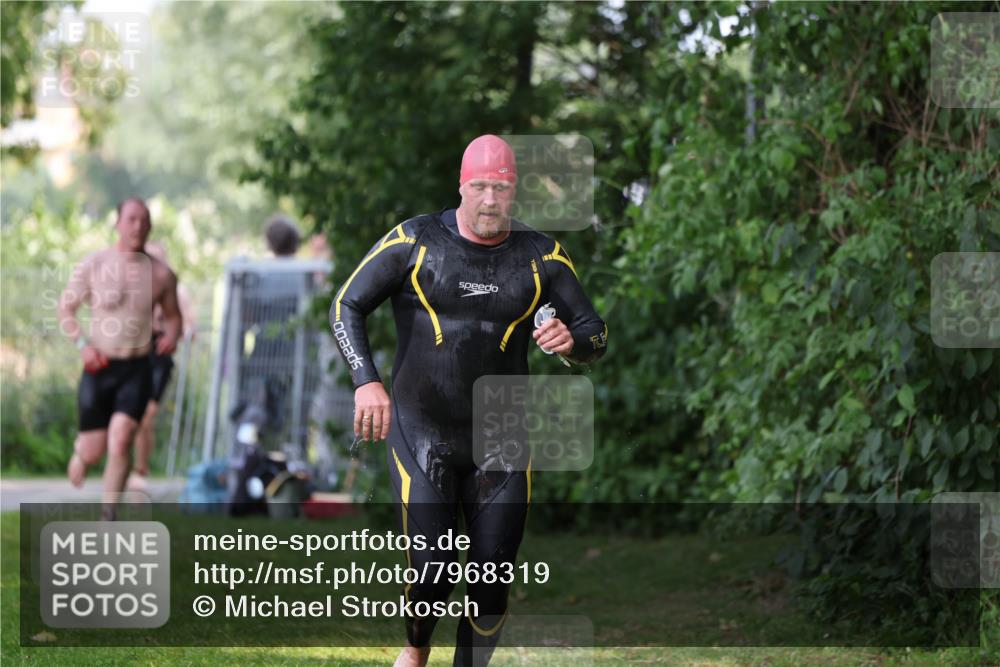15.06.2025 - 7 Türme Triathlon Michael Strokosch http://msf.ph/oto/7968319 15.06.2025 12:54:32 Schwimmen 707, 734, 740, 802, 916, 978, 996, 998, 1006, 1016, 1104, 1105 meine-sportfotos.de