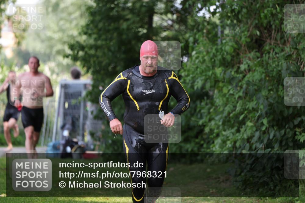 15.06.2025 - 7 Türme Triathlon Michael Strokosch http://msf.ph/oto/7968321 15.06.2025 12:54:33 Schwimmen 707, 734, 740, 802, 916, 939, 978, 996, 998, 1006, 1104, 1105 meine-sportfotos.de