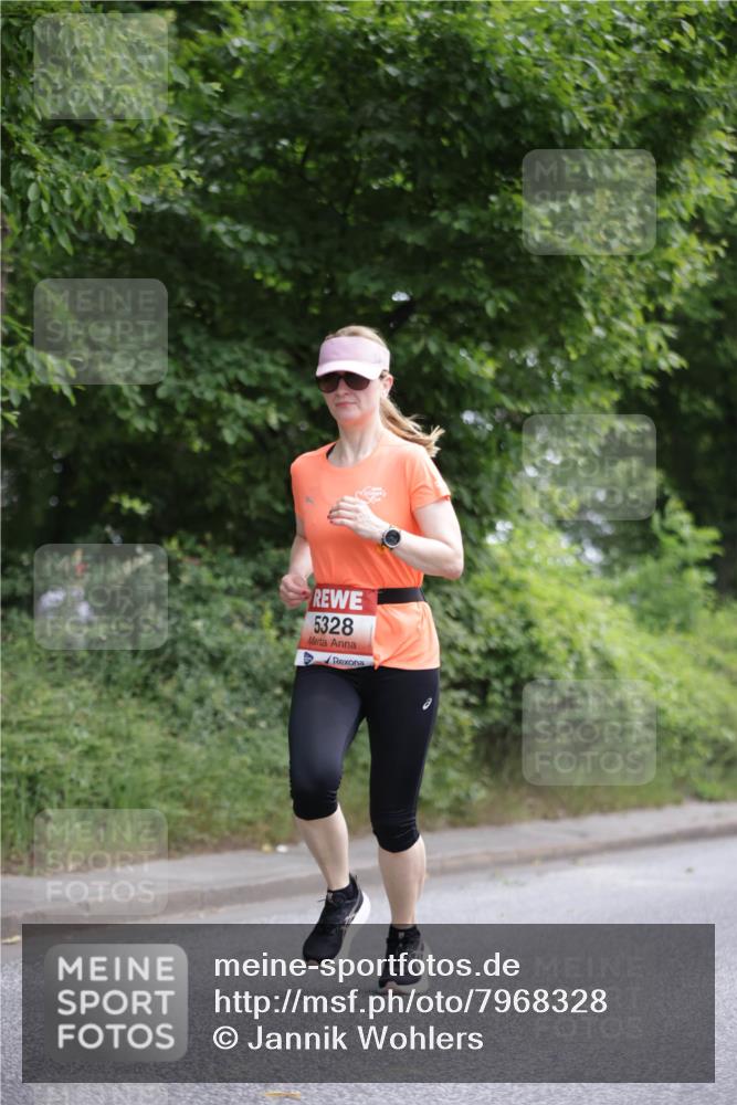 15.06.2025 - REWE Women's Run Jannik Wohlers http://msf.ph/oto/7968328 15.06.2025 10:03:37 Laufen 5328 meine-sportfotos.de