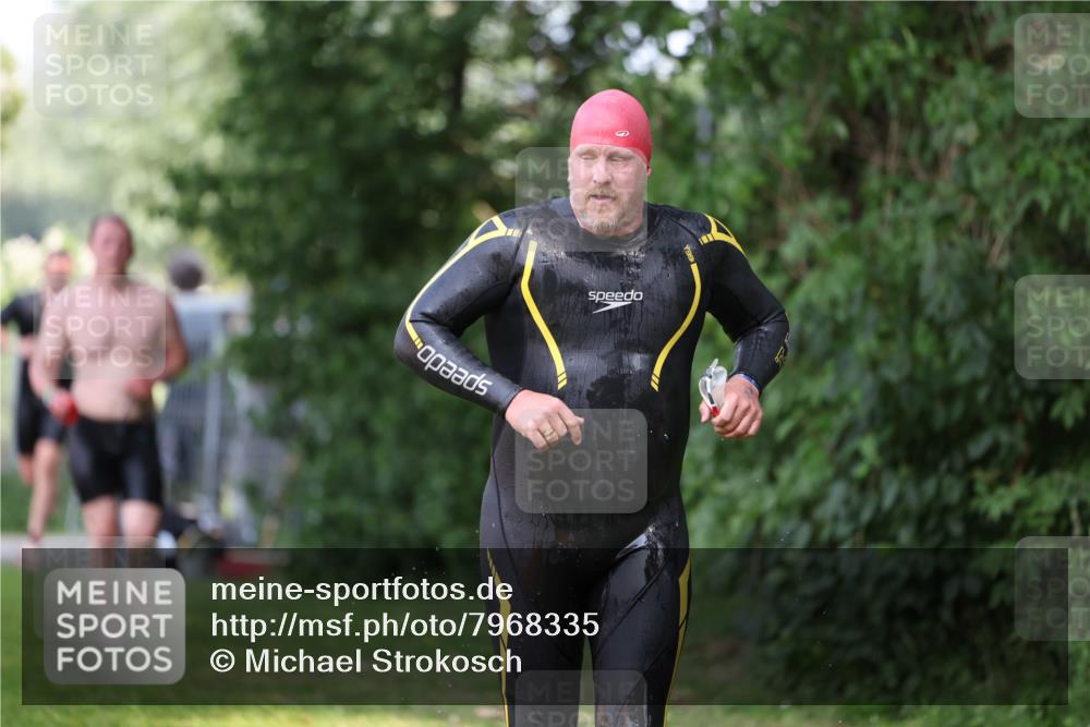 15.06.2025 - 7 Türme Triathlon Michael Strokosch http://msf.ph/oto/7968335 15.06.2025 12:54:34 Schwimmen 707, 719, 734, 740, 802, 916, 939, 978, 996, 998, 1006, 1104, 1105 meine-sportfotos.de