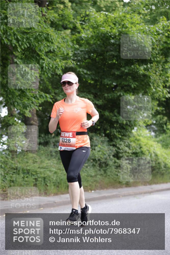 15.06.2025 - REWE Women's Run Jannik Wohlers http://msf.ph/oto/7968347 15.06.2025 10:03:37 Laufen 5328 meine-sportfotos.de
