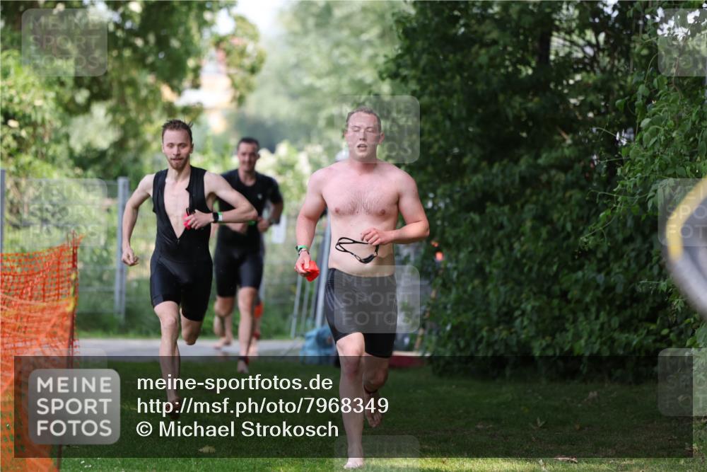 15.06.2025 - 7 Türme Triathlon Michael Strokosch http://msf.ph/oto/7968349 15.06.2025 12:54:35 Schwimmen 707, 719, 734, 740, 802, 916, 939, 945, 978, 996, 998, 1006, 1104, 1105 meine-sportfotos.de