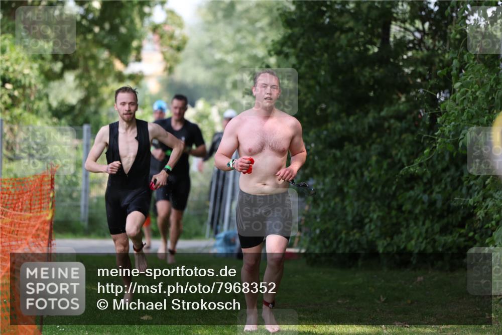 15.06.2025 - 7 Türme Triathlon Michael Strokosch http://msf.ph/oto/7968352 15.06.2025 12:54:35 Schwimmen 707, 719, 734, 740, 802, 916, 939, 945, 978, 996, 998, 1006, 1104, 1105 meine-sportfotos.de