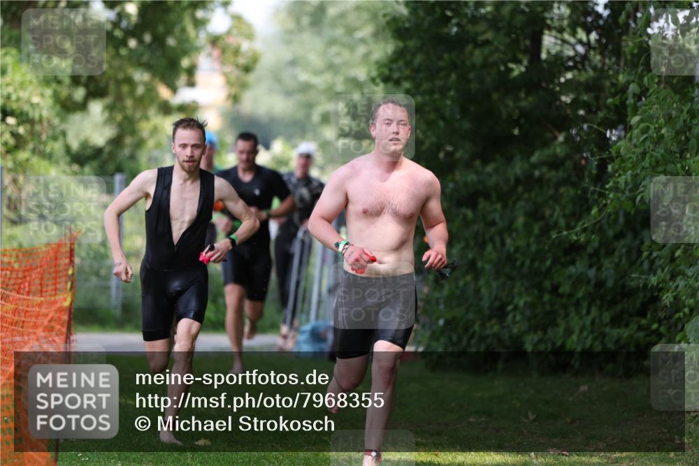 15.06.2025 - 7 Türme Triathlon Michael Strokosch http://msf.ph/oto/7968355 15.06.2025 12:54:36 Schwimmen 707, 719, 734, 740, 802, 916, 939, 945, 996, 998, 1006, 1104, 1105, 1182 meine-sportfotos.de