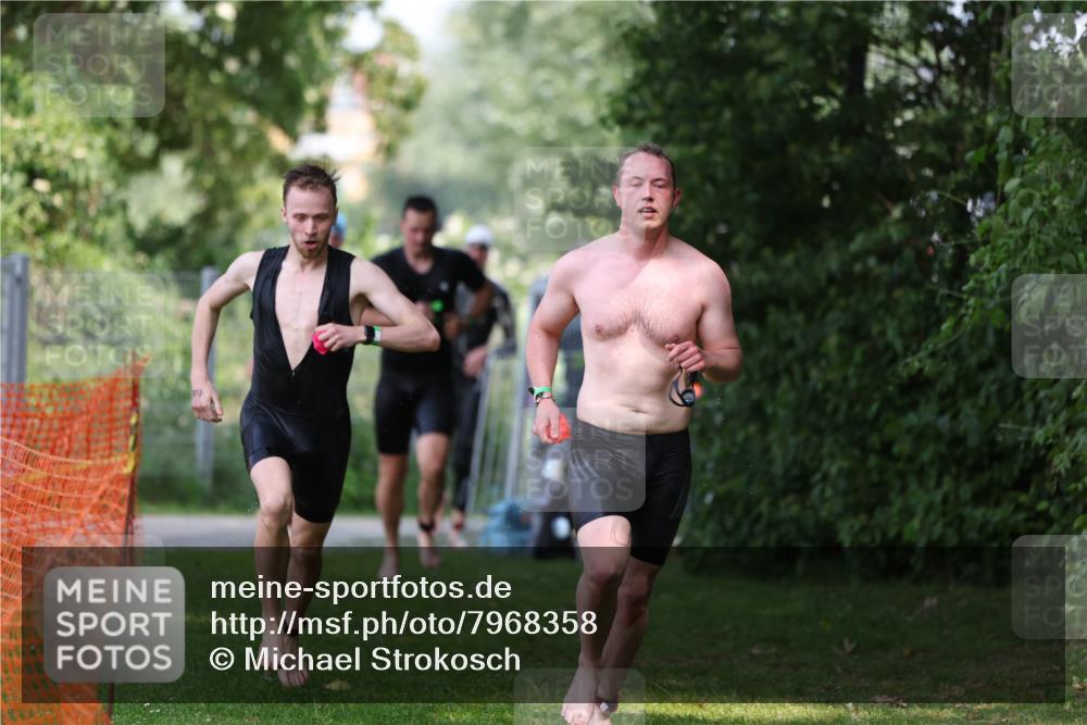 15.06.2025 - 7 Türme Triathlon Michael Strokosch http://msf.ph/oto/7968358 15.06.2025 12:54:36 Schwimmen 707, 719, 734, 740, 802, 916, 939, 945, 996, 998, 1006, 1104, 1105, 1182 meine-sportfotos.de