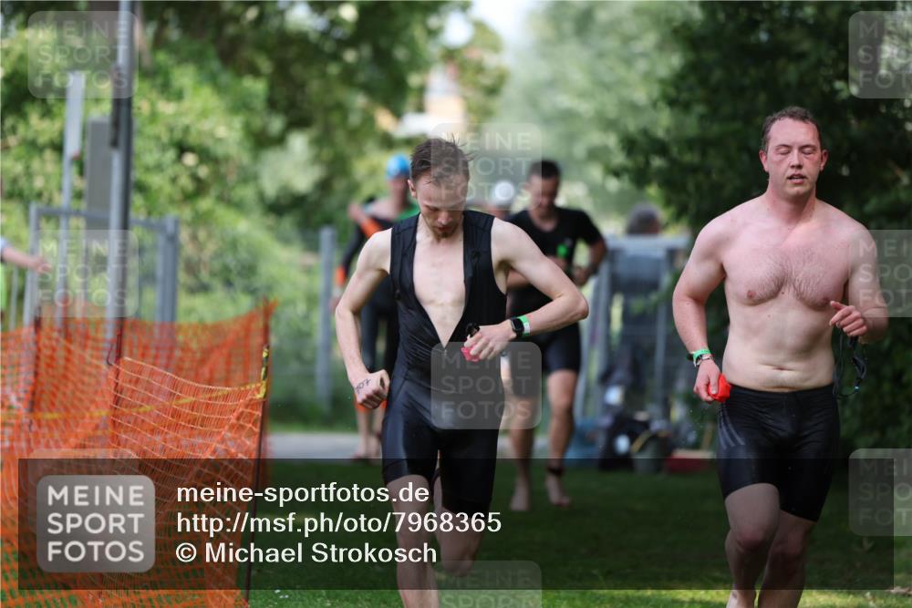15.06.2025 - 7 Türme Triathlon Michael Strokosch http://msf.ph/oto/7968365 15.06.2025 12:54:37 Schwimmen 707, 719, 734, 740, 802, 916, 939, 945, 998, 1006, 1104, 1105, 1182 meine-sportfotos.de