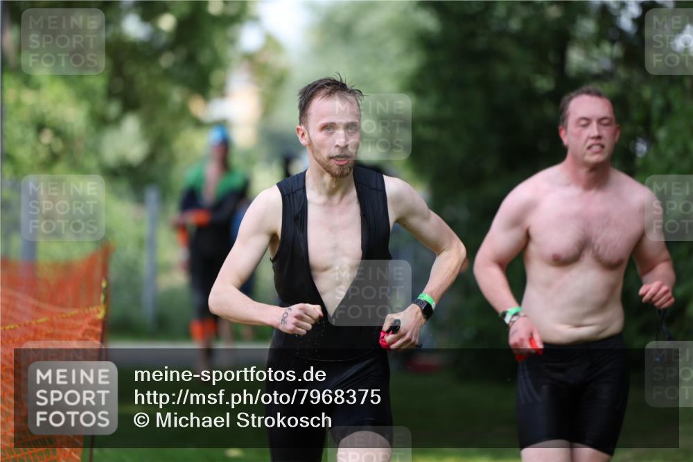 15.06.2025 - 7 Türme Triathlon Michael Strokosch http://msf.ph/oto/7968375 15.06.2025 12:54:37 Schwimmen 707, 719, 734, 740, 802, 916, 939, 945, 998, 1006, 1104, 1105, 1182 meine-sportfotos.de