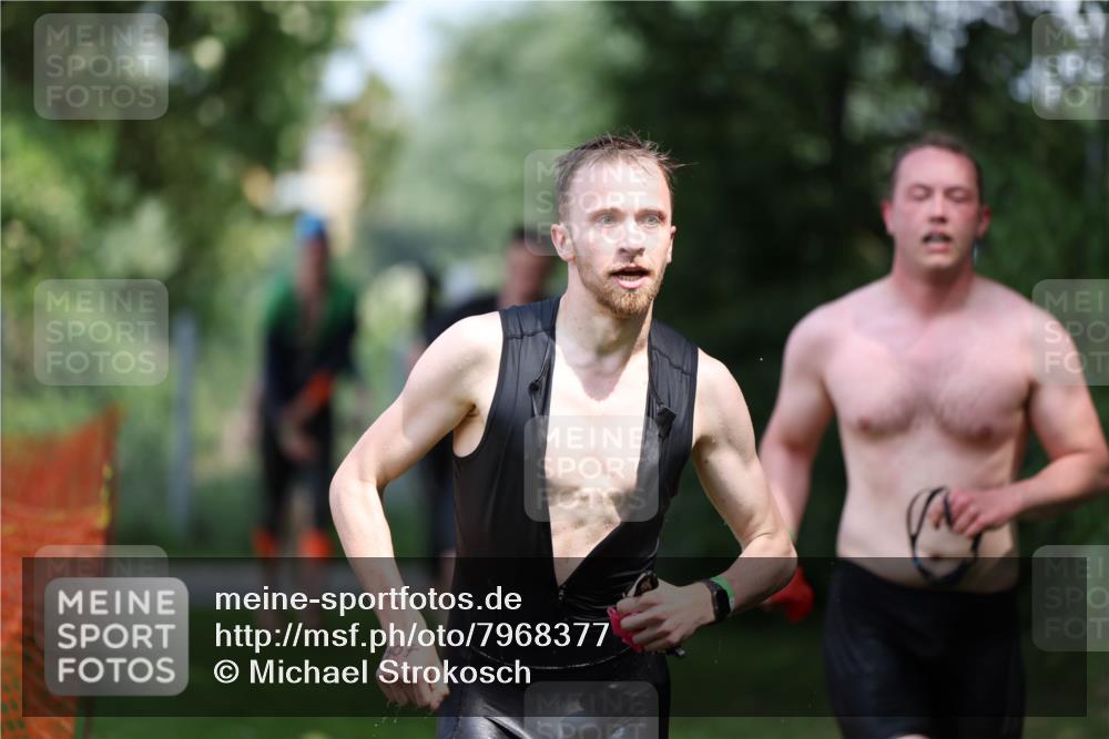 15.06.2025 - 7 Türme Triathlon Michael Strokosch http://msf.ph/oto/7968377 15.06.2025 12:54:38 Schwimmen 707, 719, 734, 740, 802, 916, 939, 945, 998, 1006, 1104, 1105, 1182 meine-sportfotos.de