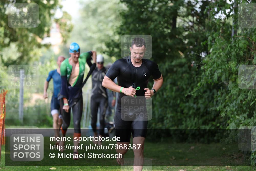 15.06.2025 - 7 Türme Triathlon Michael Strokosch http://msf.ph/oto/7968387 15.06.2025 12:54:39 Schwimmen 707, 719, 734, 740, 802, 916, 939, 945, 998, 1006, 1024, 1104, 1105, 1182 meine-sportfotos.de