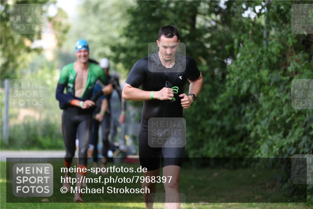 15.06.2025 - 7 Türme Triathlon Michael Strokosch http://msf.ph/oto/7968397 15.06.2025 12:54:40 Schwimmen 707, 719, 740, 802, 916, 939, 945, 998, 1006, 1024, 1104, 1105, 1182 meine-sportfotos.de