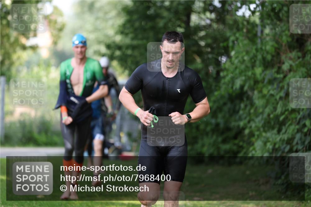 15.06.2025 - 7 Türme Triathlon Michael Strokosch http://msf.ph/oto/7968400 15.06.2025 12:54:40 Schwimmen 707, 719, 740, 802, 916, 939, 945, 998, 1006, 1024, 1104, 1105, 1182 meine-sportfotos.de