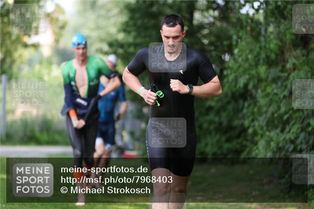 15.06.2025 - 7 Türme Triathlon Michael Strokosch http://msf.ph/oto/7968403 15.06.2025 12:54:40 Schwimmen 707, 719, 740, 802, 916, 939, 945, 998, 1006, 1024, 1104, 1105, 1182 meine-sportfotos.de