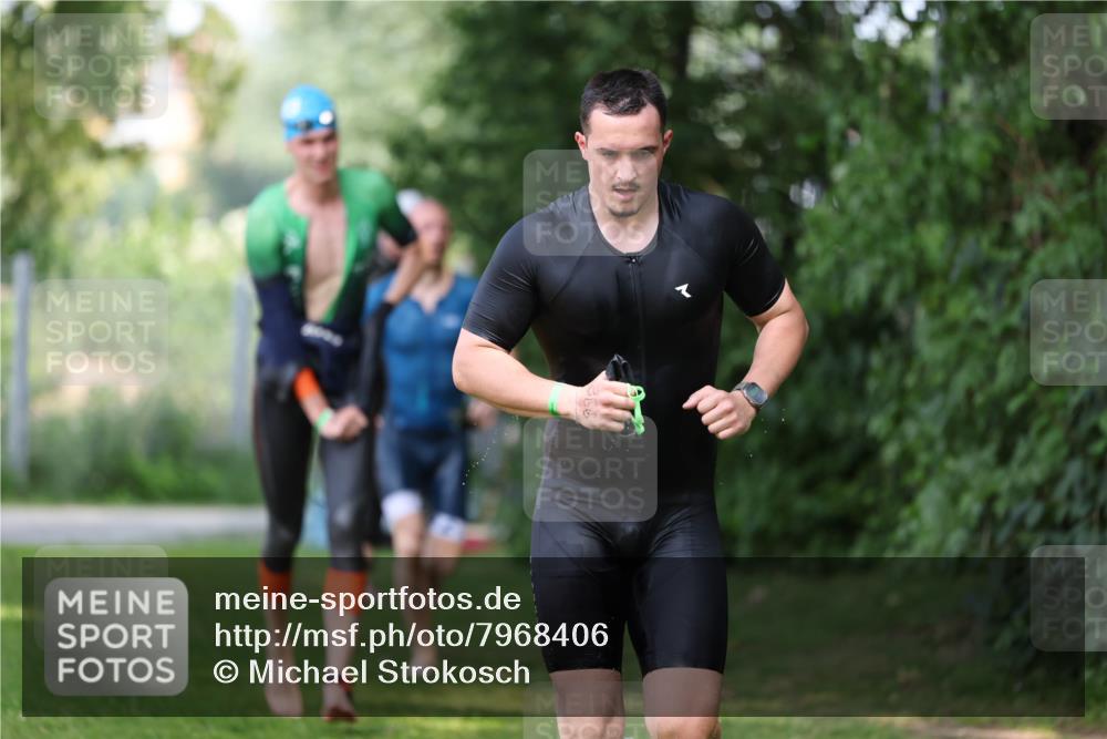 15.06.2025 - 7 Türme Triathlon Michael Strokosch http://msf.ph/oto/7968406 15.06.2025 12:54:40 Schwimmen 707, 719, 740, 802, 916, 939, 945, 998, 1006, 1024, 1104, 1105, 1182 meine-sportfotos.de