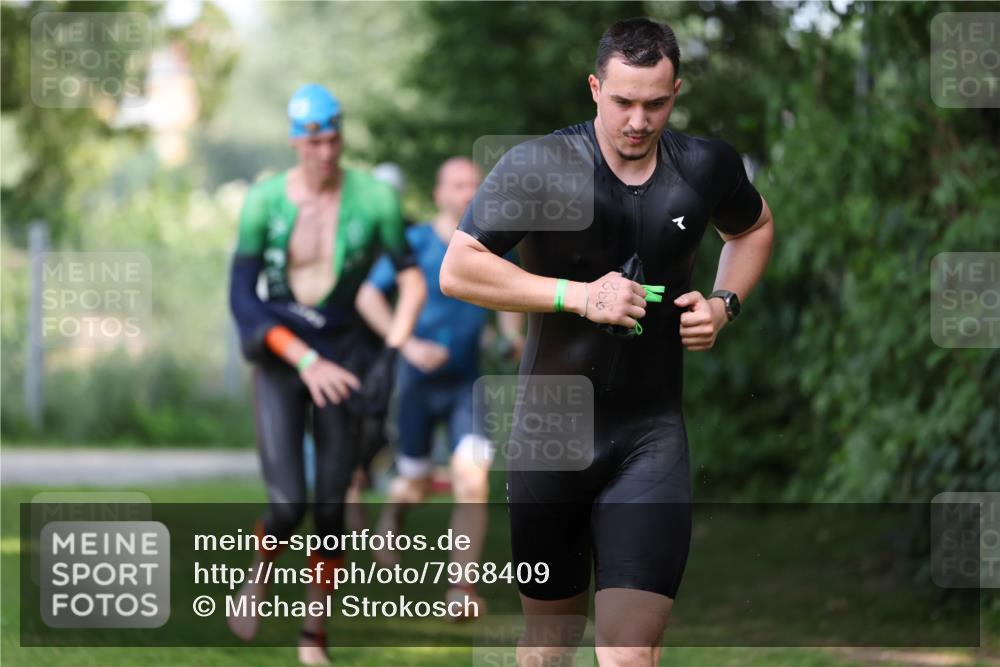 15.06.2025 - 7 Türme Triathlon Michael Strokosch http://msf.ph/oto/7968409 15.06.2025 12:54:41 Schwimmen 707, 719, 740, 802, 916, 939, 945, 998, 1006, 1024, 1104, 1105, 1182 meine-sportfotos.de