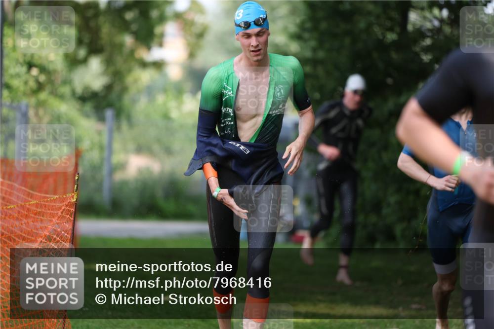15.06.2025 - 7 Türme Triathlon Michael Strokosch http://msf.ph/oto/7968416 15.06.2025 12:54:42 Schwimmen 707, 719, 740, 802, 916, 939, 945, 998, 1006, 1024, 1104, 1105, 1182 meine-sportfotos.de