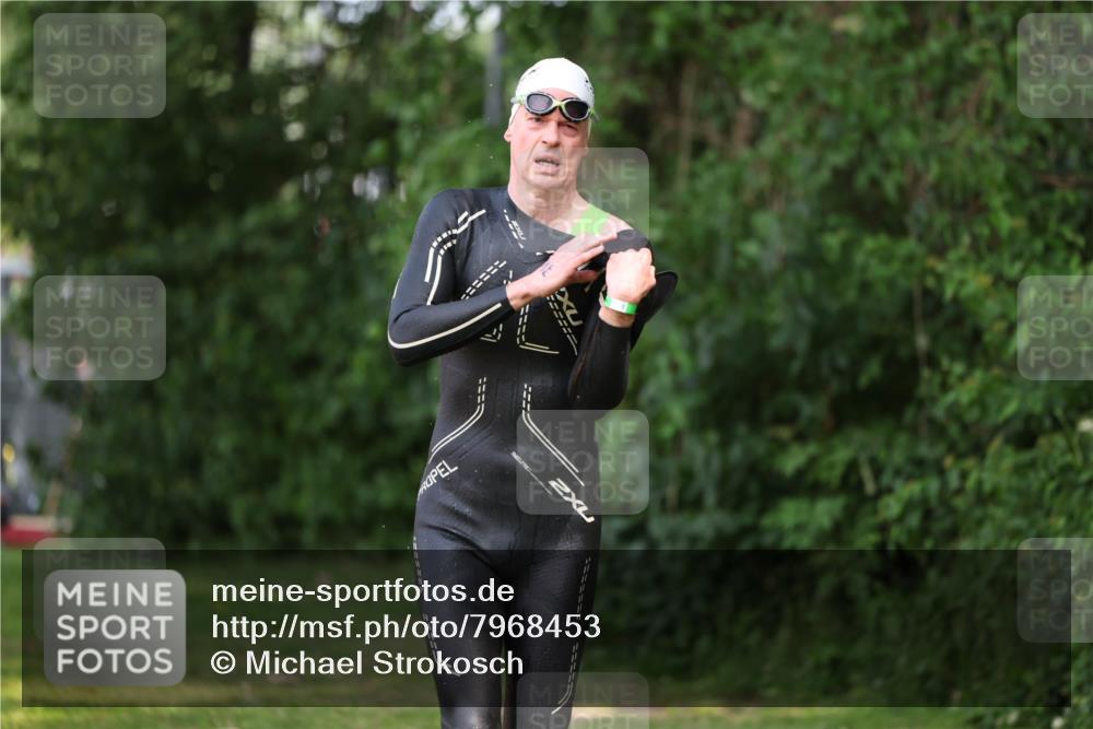 15.06.2025 - 7 Türme Triathlon Michael Strokosch http://msf.ph/oto/7968453 15.06.2025 12:54:46 Schwimmen 157, 719, 740, 762, 802, 881, 916, 939, 945, 998, 1006, 1024, 1104, 1105, 1182 meine-sportfotos.de