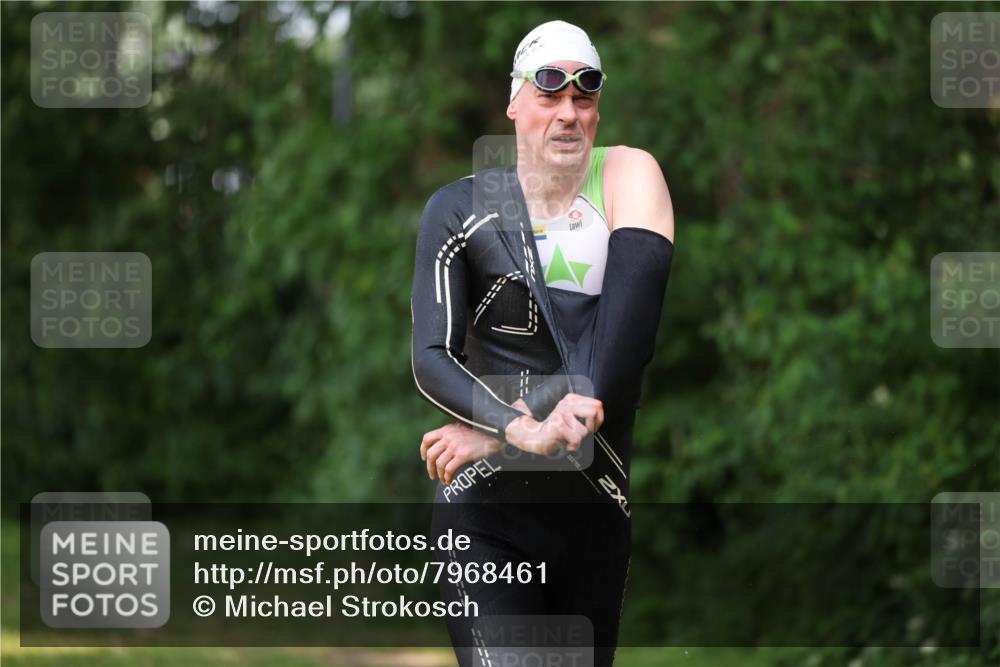 15.06.2025 - 7 Türme Triathlon Michael Strokosch http://msf.ph/oto/7968461 15.06.2025 12:54:46 Schwimmen 157, 719, 740, 762, 802, 881, 916, 939, 945, 998, 1006, 1024, 1104, 1105, 1182 meine-sportfotos.de