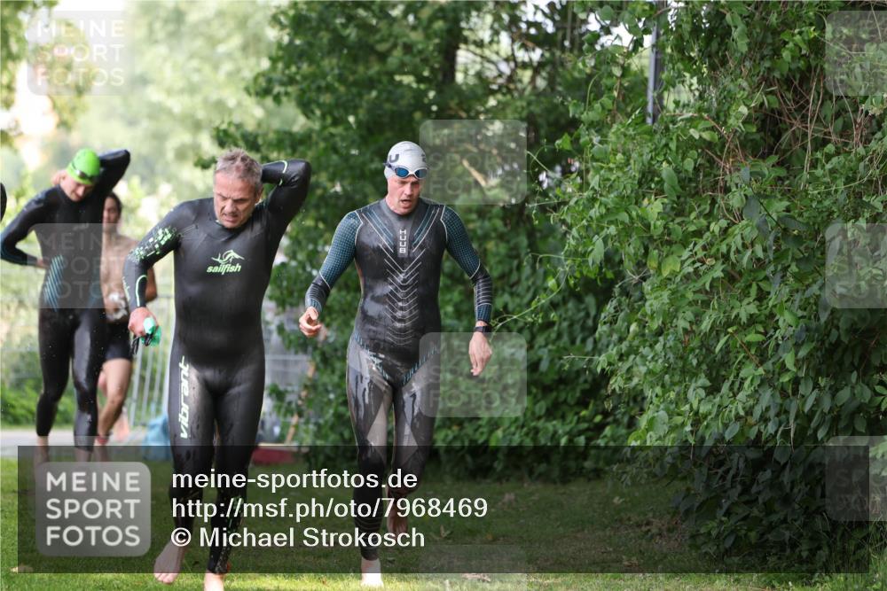 15.06.2025 - 7 Türme Triathlon Michael Strokosch http://msf.ph/oto/7968469 15.06.2025 12:54:49 Schwimmen 157, 701, 719, 723, 740, 762, 881, 916, 939, 945, 998, 1024, 1104, 1105, 1182 meine-sportfotos.de