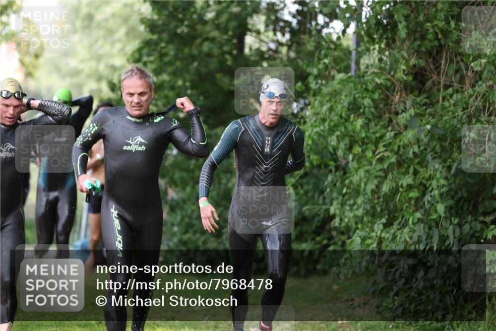 15.06.2025 - 7 Türme Triathlon Michael Strokosch http://msf.ph/oto/7968478 15.06.2025 12:54:49 Schwimmen 157, 701, 719, 723, 740, 762, 881, 916, 939, 945, 998, 1024, 1104, 1105, 1182 meine-sportfotos.de