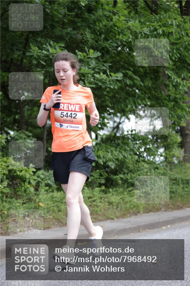 15.06.2025 - REWE Women's Run Jannik Wohlers http://msf.ph/oto/7968492 15.06.2025 10:03:46 Laufen 5442 meine-sportfotos.de