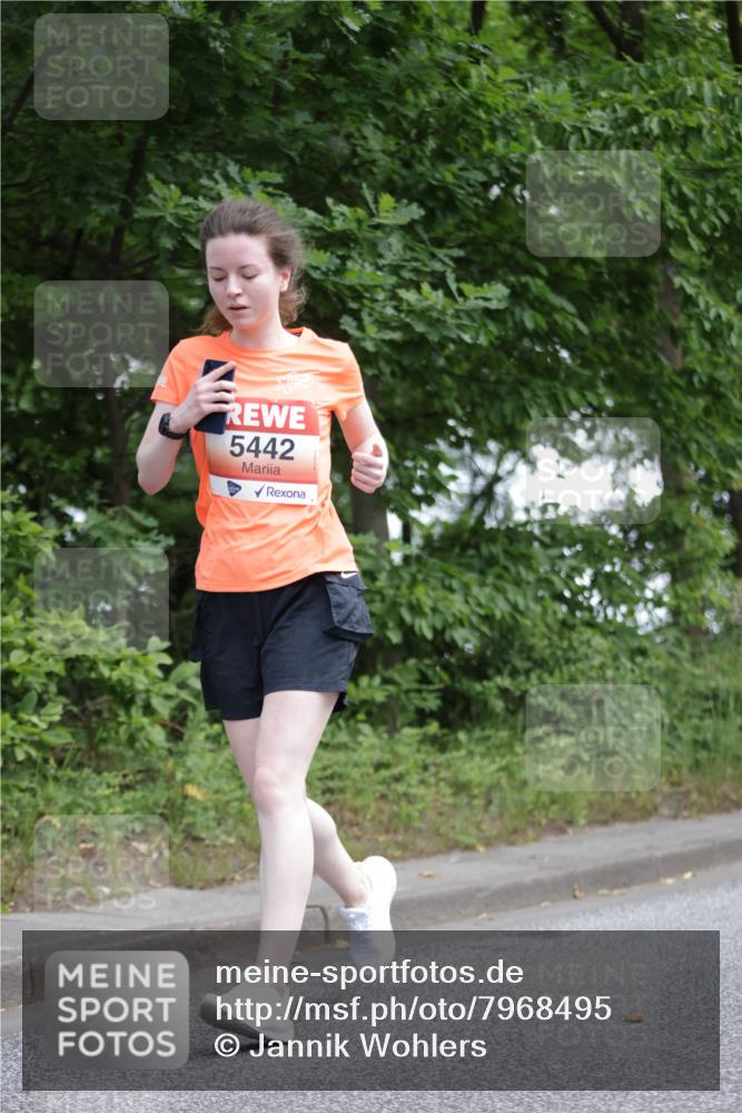 15.06.2025 - REWE Women's Run Jannik Wohlers http://msf.ph/oto/7968495 15.06.2025 10:03:46 Laufen 5442 meine-sportfotos.de