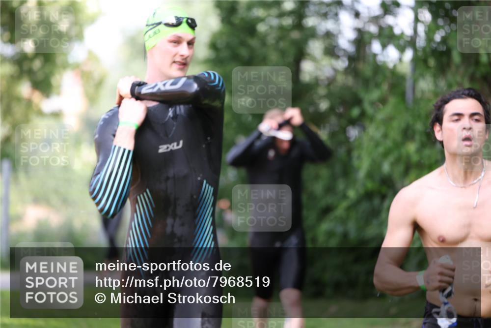 15.06.2025 - 7 Türme Triathlon Michael Strokosch http://msf.ph/oto/7968519 15.06.2025 12:54:54 Schwimmen 157, 701, 719, 723, 740, 762, 846, 881, 916, 939, 945, 950, 952, 1024, 1182 meine-sportfotos.de