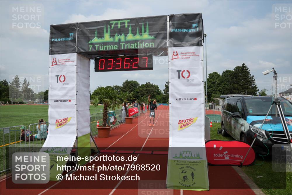 15.06.2025 - 7 Türme Triathlon Michael Strokosch http://msf.ph/oto/7968520 15.06.2025 13:36:26 Ziel 460 meine-sportfotos.de