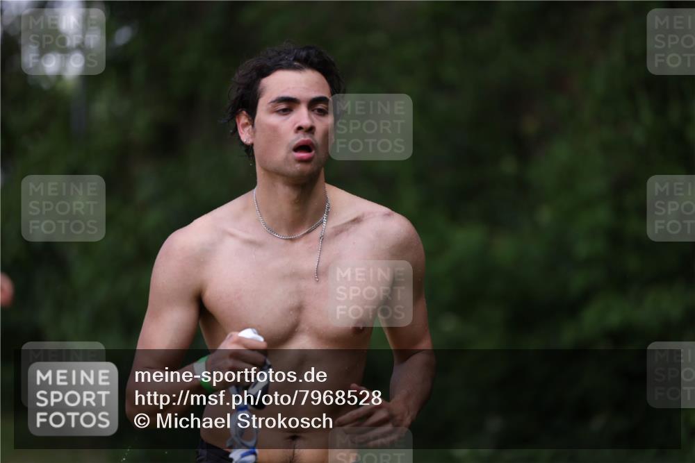 15.06.2025 - 7 Türme Triathlon Michael Strokosch http://msf.ph/oto/7968528 15.06.2025 12:54:55 Schwimmen 157, 701, 719, 723, 740, 762, 846, 881, 916, 939, 945, 950, 952, 1024, 1182 meine-sportfotos.de