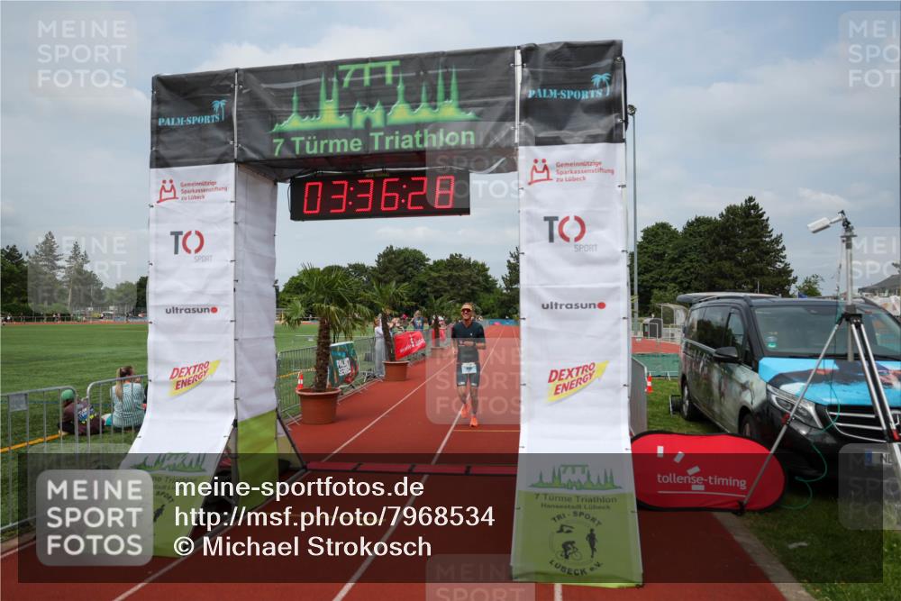 15.06.2025 - 7 Türme Triathlon Michael Strokosch http://msf.ph/oto/7968534 15.06.2025 13:36:28 Ziel 460 meine-sportfotos.de
