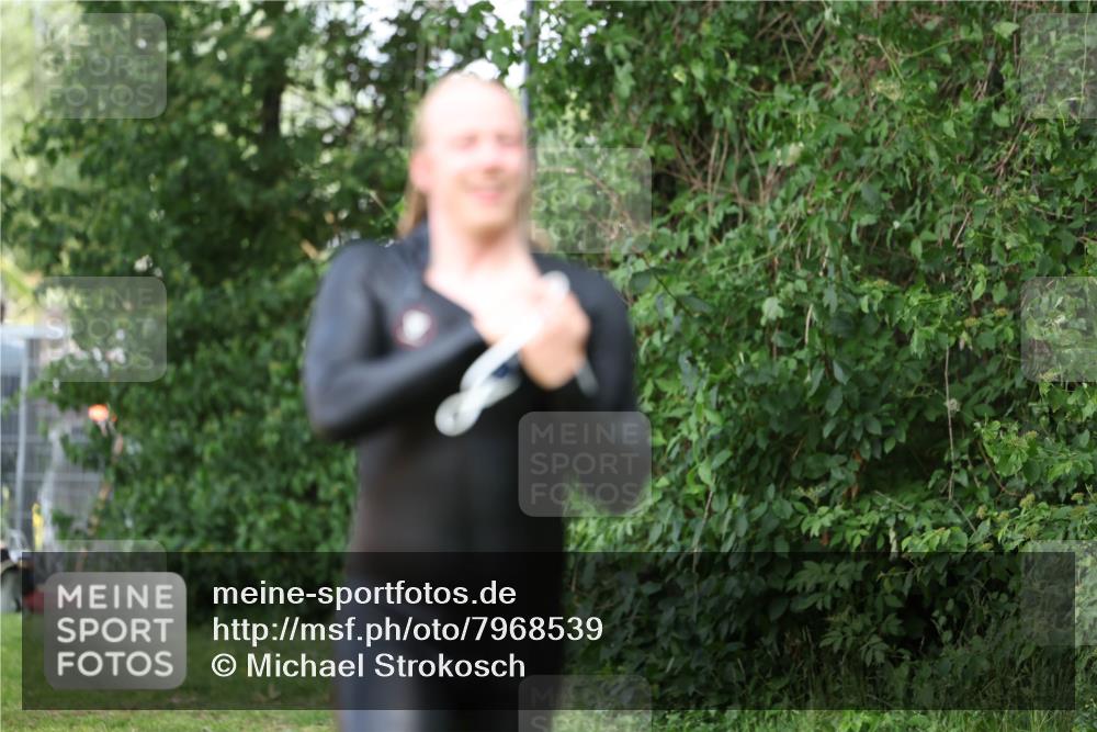15.06.2025 - 7 Türme Triathlon Michael Strokosch http://msf.ph/oto/7968539 15.06.2025 12:54:57 Schwimmen 157, 701, 719, 723, 740, 762, 846, 881, 916, 939, 945, 950, 952, 1019, 1024, 1152, 1182 meine-sportfotos.de